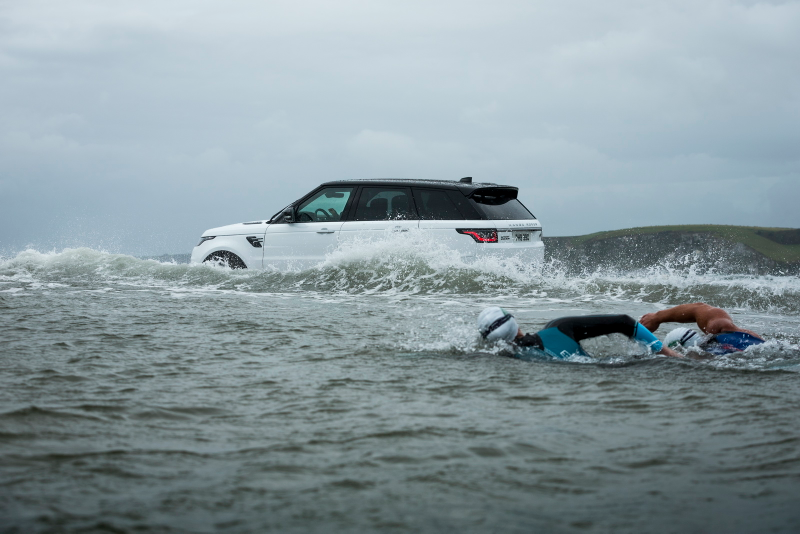 Illustration for article titled The First Plug-In Hybrid Range Rover Has 400 Horsepower And An Electric Range Of 31 Miles